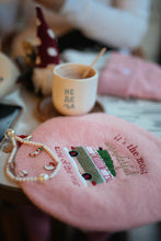 Učitajte sliku u preglednik galerije, Jednobojne beretke sa vezom - winter magic -lamaryfashion