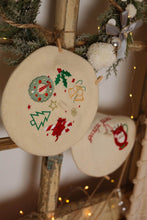 Učitajte sliku u preglednik galerije, Jednobojne beretke sa vezom - winter magic -lamaryfashion