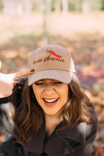 Učitajte sliku u preglednik galerije, Kacketi sa vezom od plisa - lamaryfashion