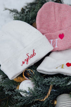 Učitajte sliku u preglednik galerije, Roze lifestyle kapa sa vezom po želji, sa inicijalom
