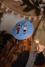 Učitajte sliku u preglednik galerije, Jednobojne beretke sa vezom - winter magic -lamaryfashion
