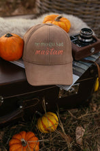 Učitajte sliku u preglednik galerije, Kacketi sa vezom od plisa - lamaryfashion
