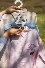 Učitajte sliku u preglednik galerije, Prugasta košulja - Savršen izbor za vaš stil!
